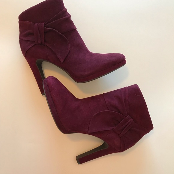 ⚜️SOLD⚜️.    Gianni Bini Suede Bow Ankle Boots - Picture 8 of 8